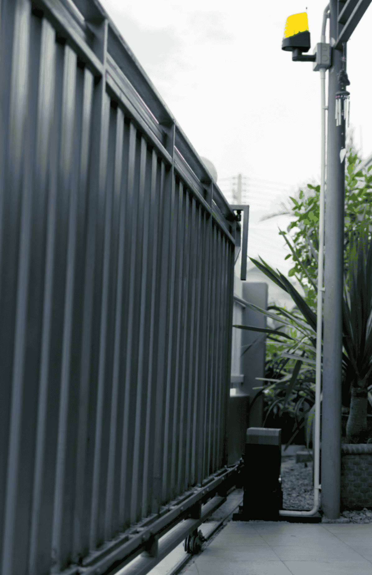 INSTALLING A SLIDING GATE